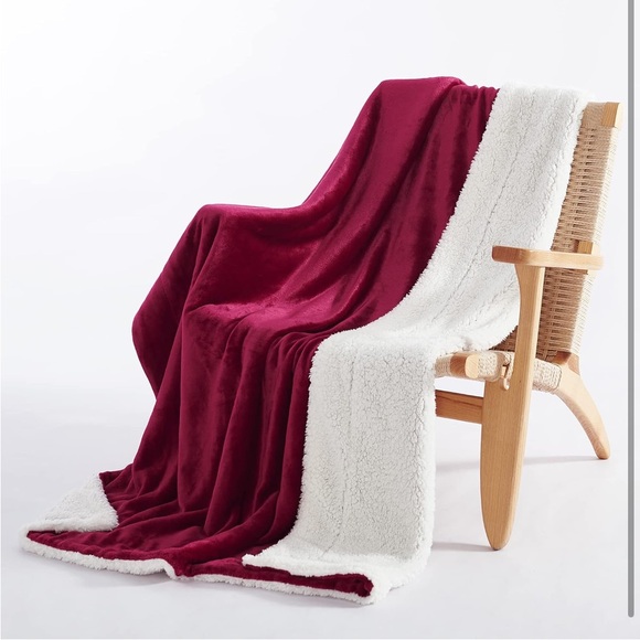 NICETOWN Christmas Sherpa Fleece reversible blanket 60x80 burgundy red(NWT) - Picture 8 of 10
